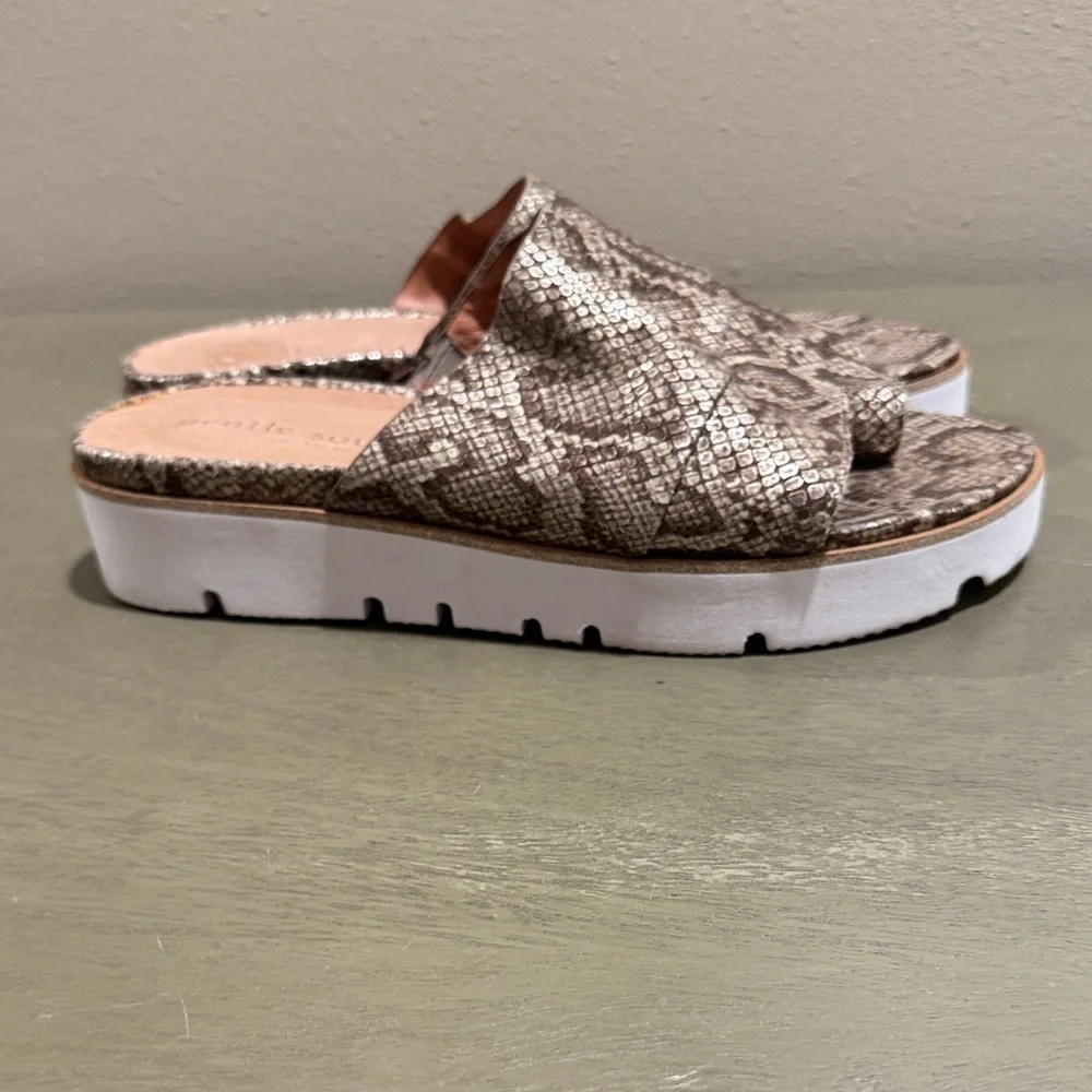 Gentle Souls Snake Print Platform Sandals size 9.5
